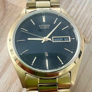 Citizen quartz mens black dial gold tone dress watch NEW BATTERY